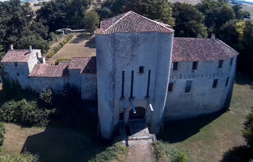 Villeneuve-la-Comtesse, France